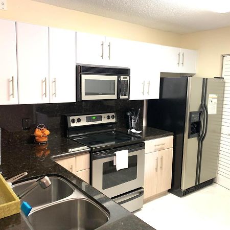 דירות Renovated 2/2 Unit At Yacht Club/אוונטורה מראה חיצוני תמונה