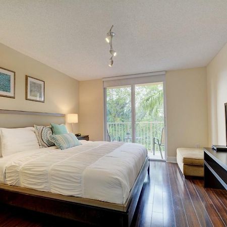 דירות Renovated 2/2 Unit At Yacht Club/אוונטורה מראה חיצוני תמונה