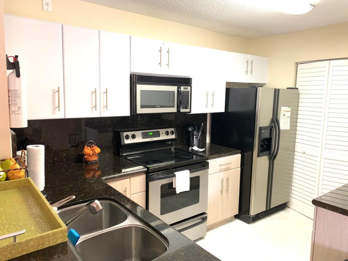 דירות Renovated 2/2 Unit At Yacht Club/אוונטורה מראה חיצוני תמונה