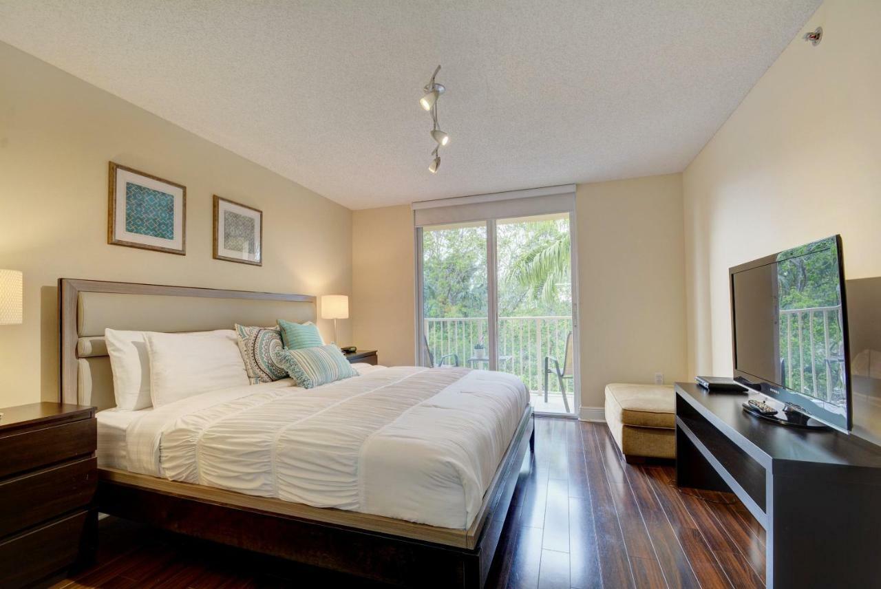 דירות Renovated 2/2 Unit At Yacht Club/אוונטורה מראה חיצוני תמונה