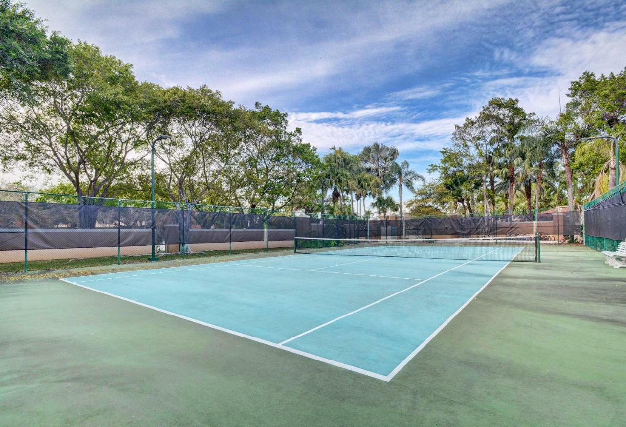 דירות Renovated 2/2 Unit At Yacht Club/אוונטורה מראה חיצוני תמונה